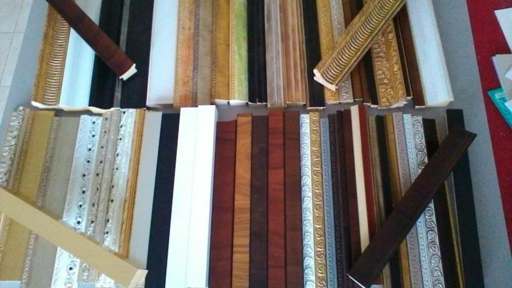 Aste per cornici in legno dorate, argentate e laccate