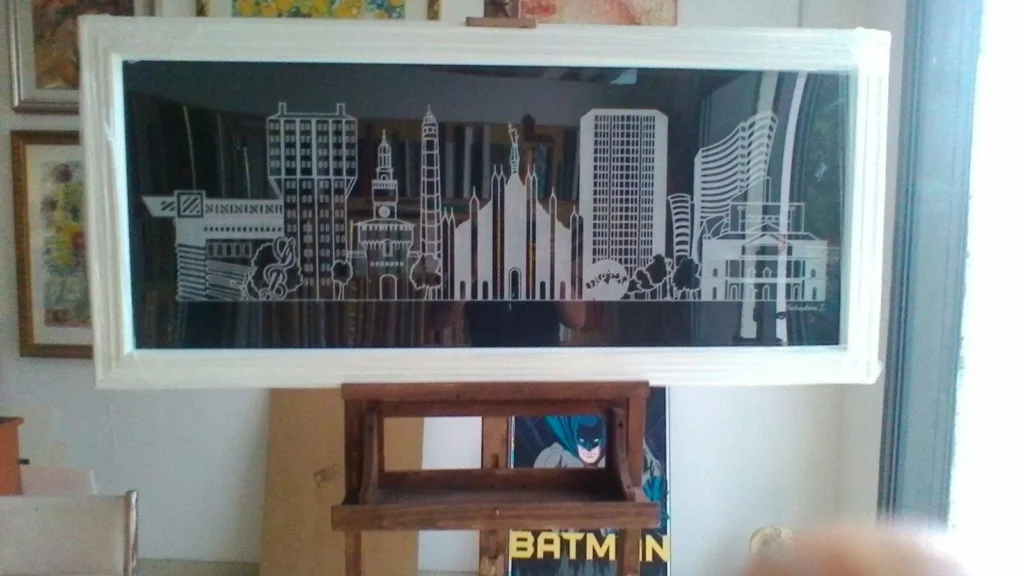 Quadro con skyline di Milano in cornice bianca