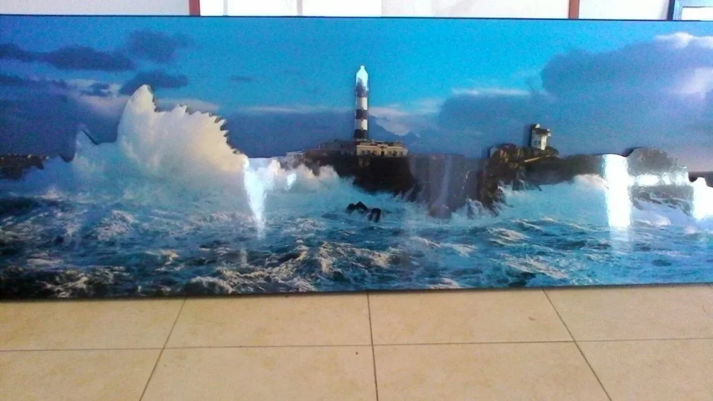 Quadro con faro e mare in tempesta