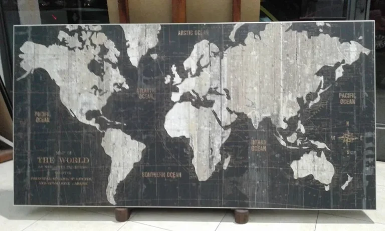 Quadro mappa del mondo su fondo nero