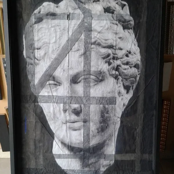 Quadro con scultura classica e cornice nera Quadro con scultura classica e cornice nera